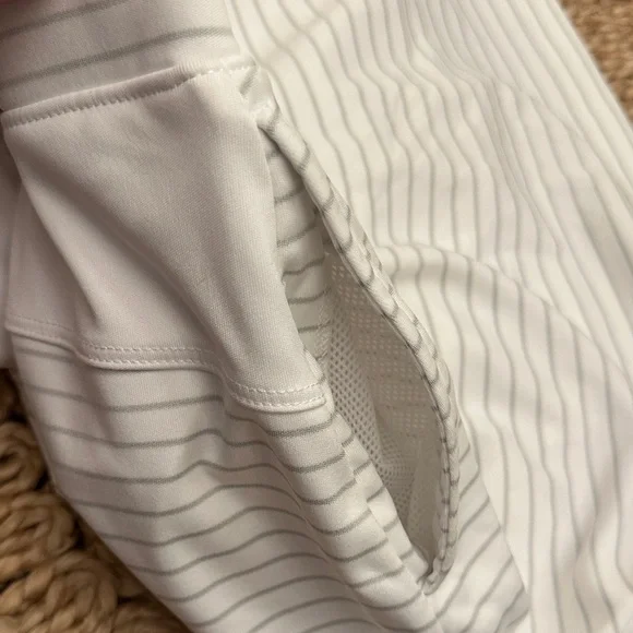 IZOD Golf Skort Womens White Striped Tennis Skirt Athletic Pickleball Skort - Picture 4 of 5